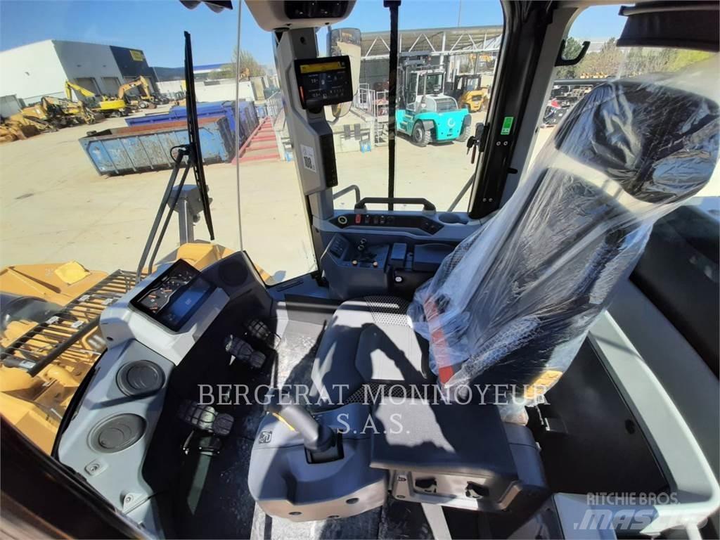 CAT 972 Фронтальні навантажувачі