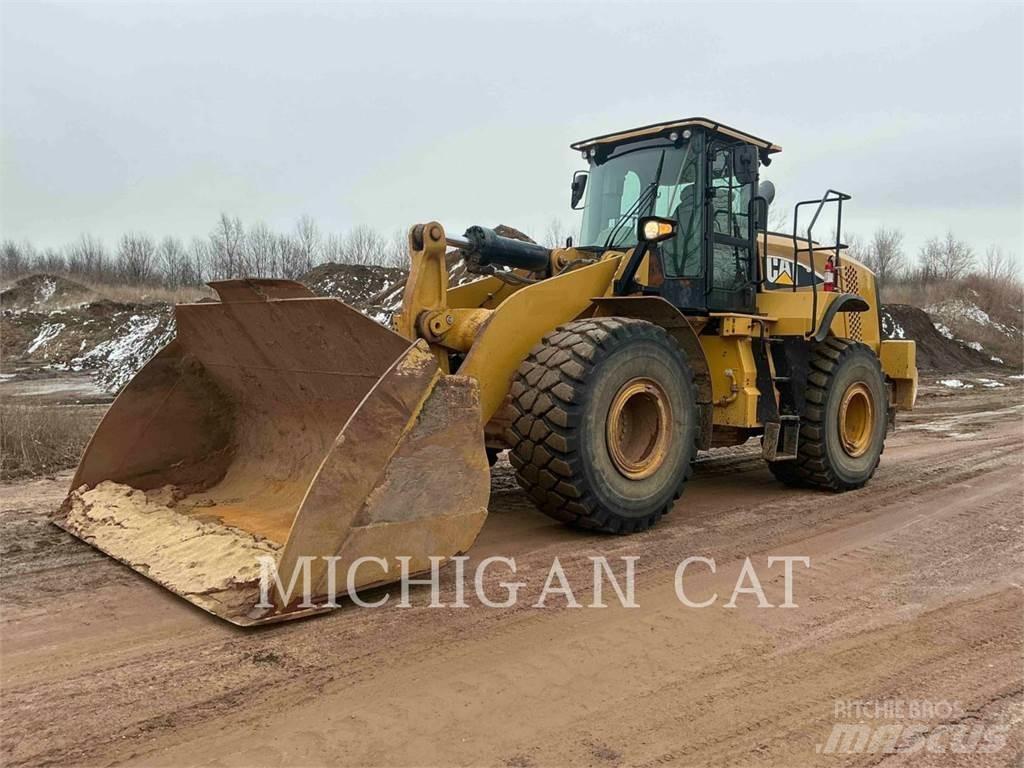 CAT 972M Фронтальні навантажувачі