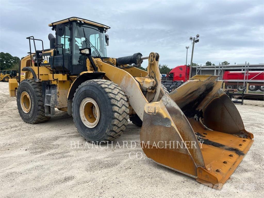 CAT 972M Фронтальні навантажувачі