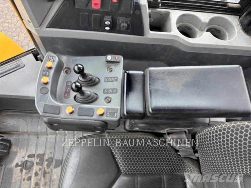 CAT 972M Фронтальні навантажувачі