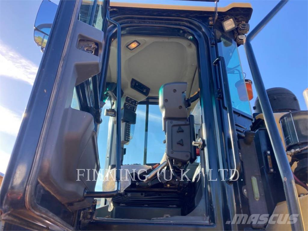 CAT 972M Фронтальні навантажувачі