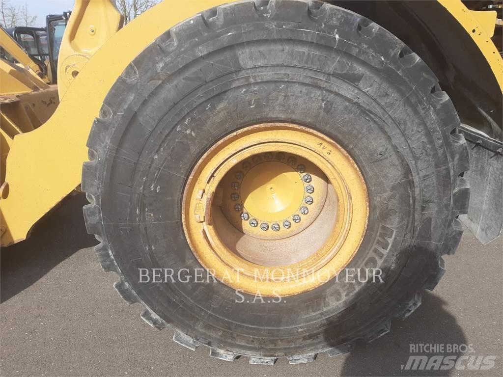 CAT 972M XE Фронтальні навантажувачі