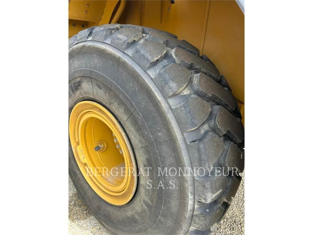 CAT 972M XE Фронтальні навантажувачі
