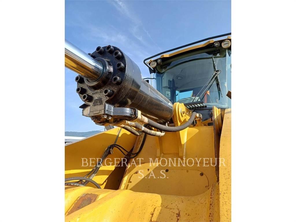 CAT 972M XE Фронтальні навантажувачі