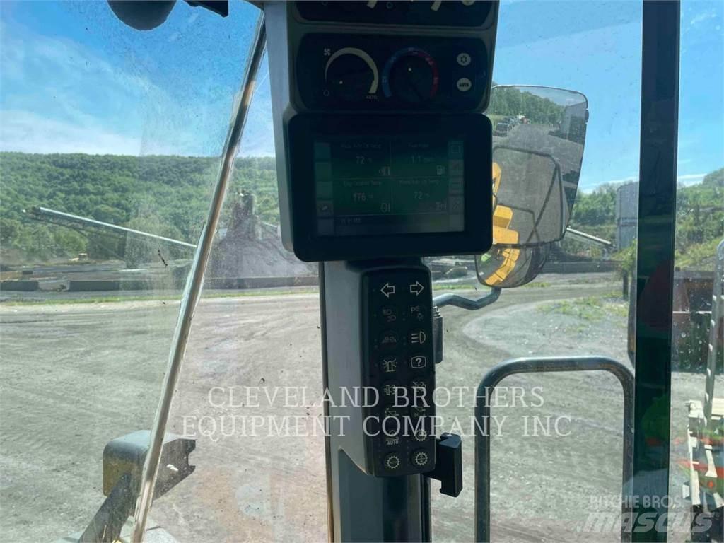 CAT 982M Фронтальні навантажувачі