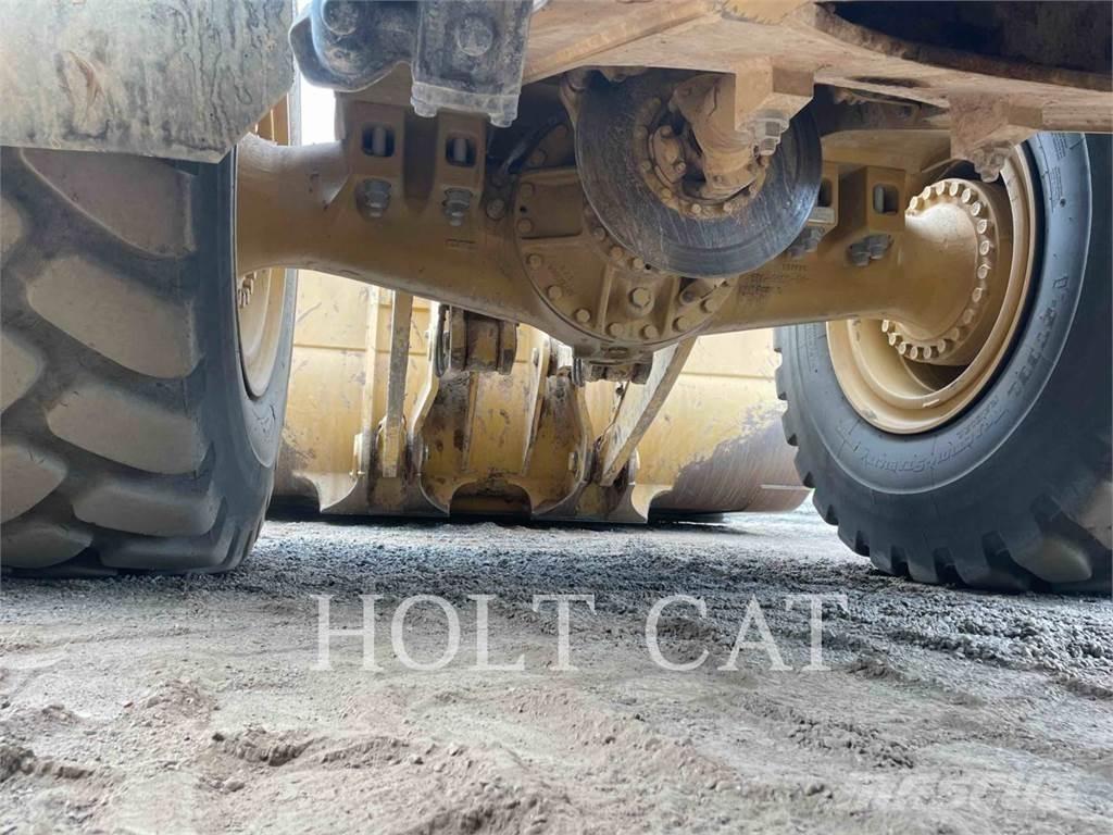 CAT 982M Фронтальні навантажувачі