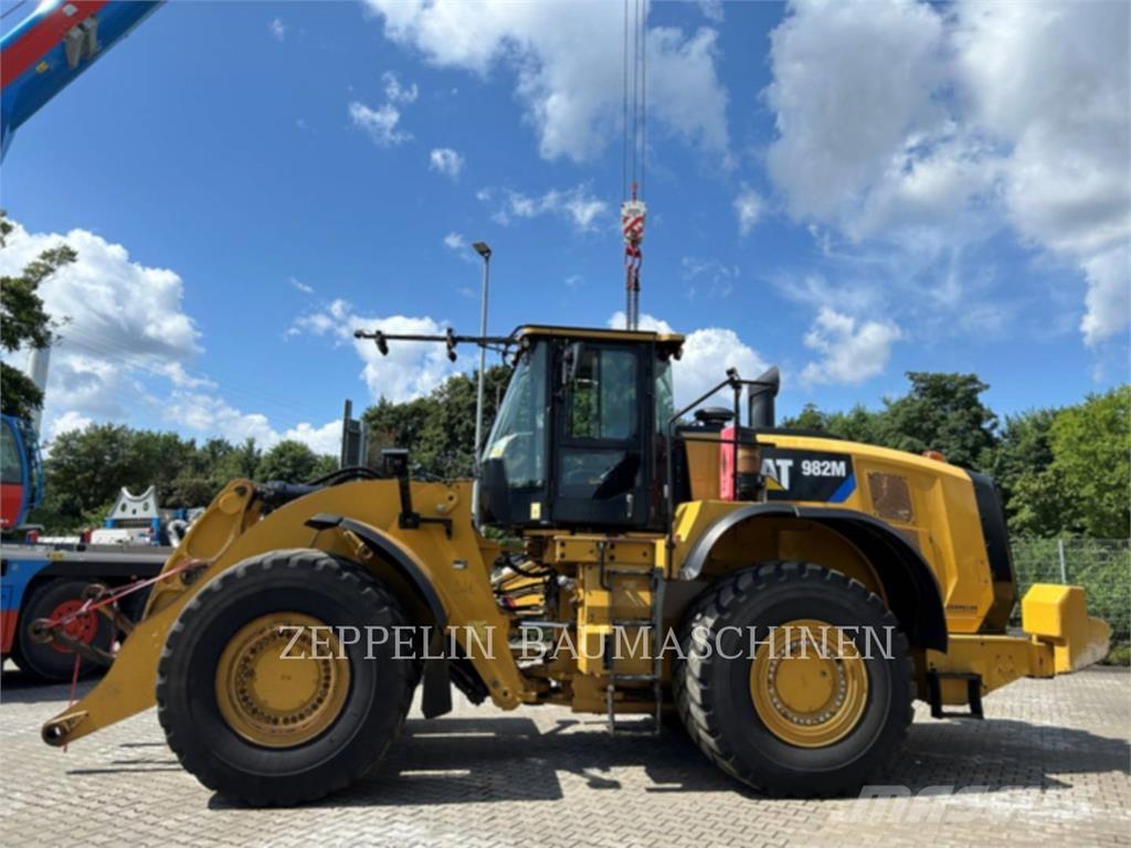 CAT 982M Фронтальні навантажувачі
