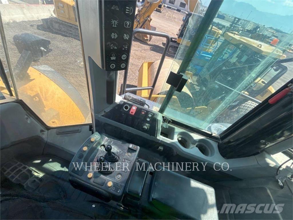 CAT 982M AOC Фронтальні навантажувачі
