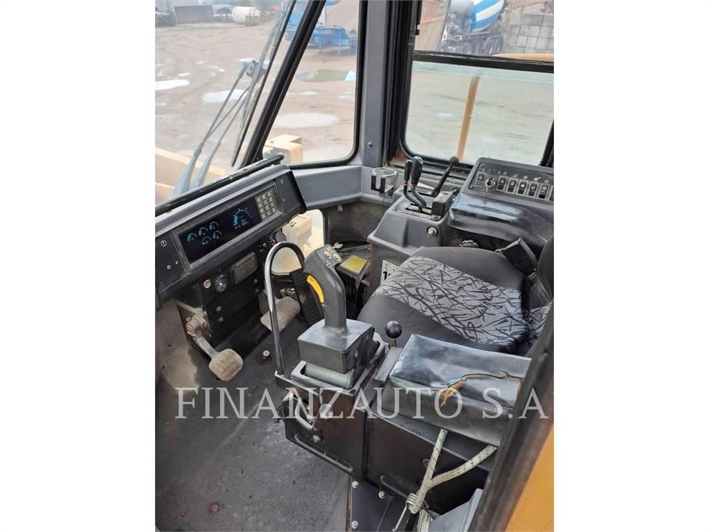 CAT 988F Фронтальні навантажувачі
