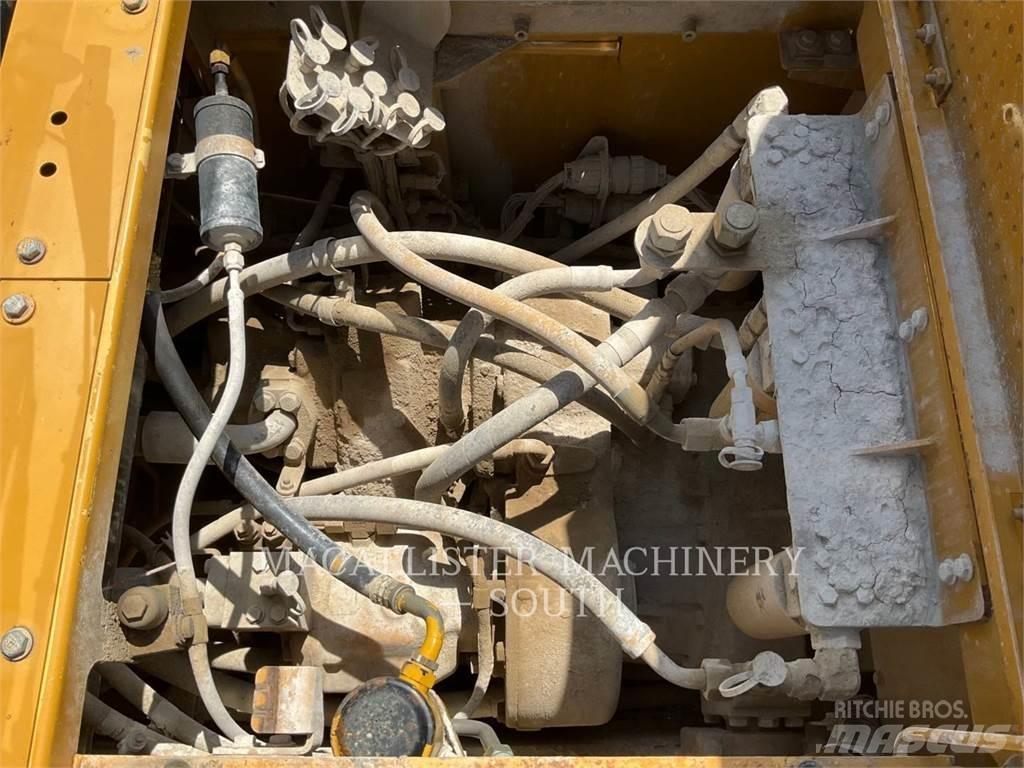 CAT 988H Фронтальні навантажувачі