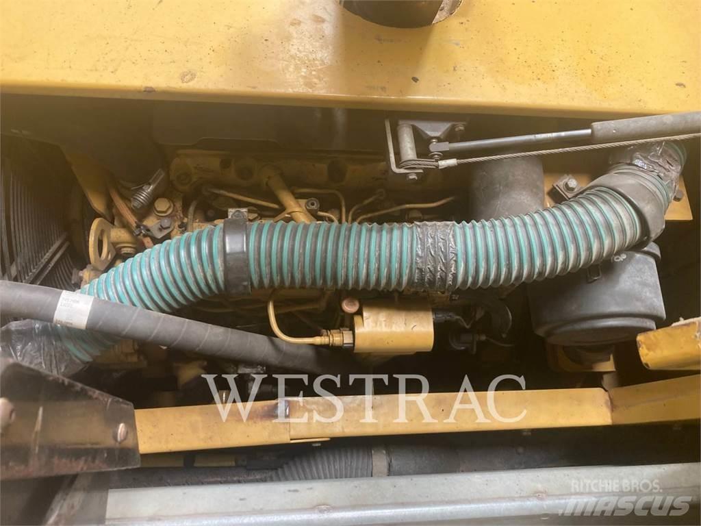 CAT AP-300 Асфальтовкладачі