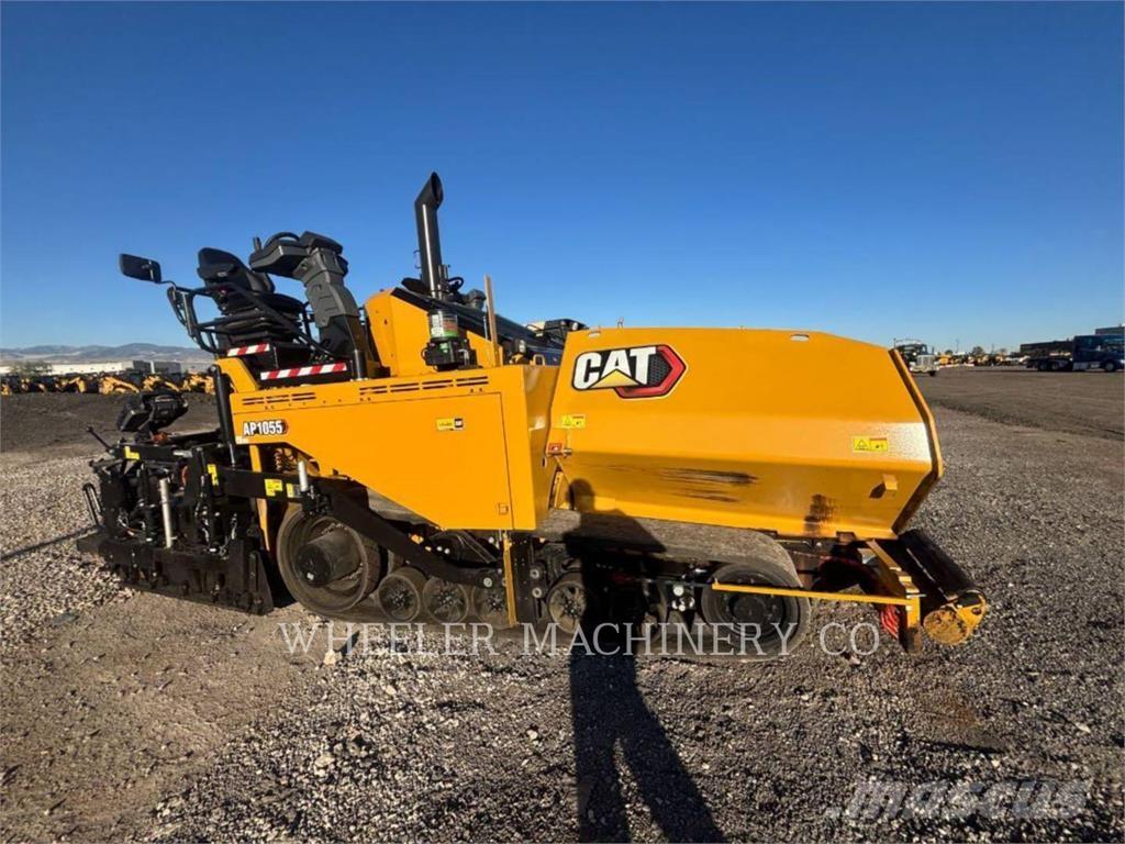 CAT AP1055 Асфальтовкладачі