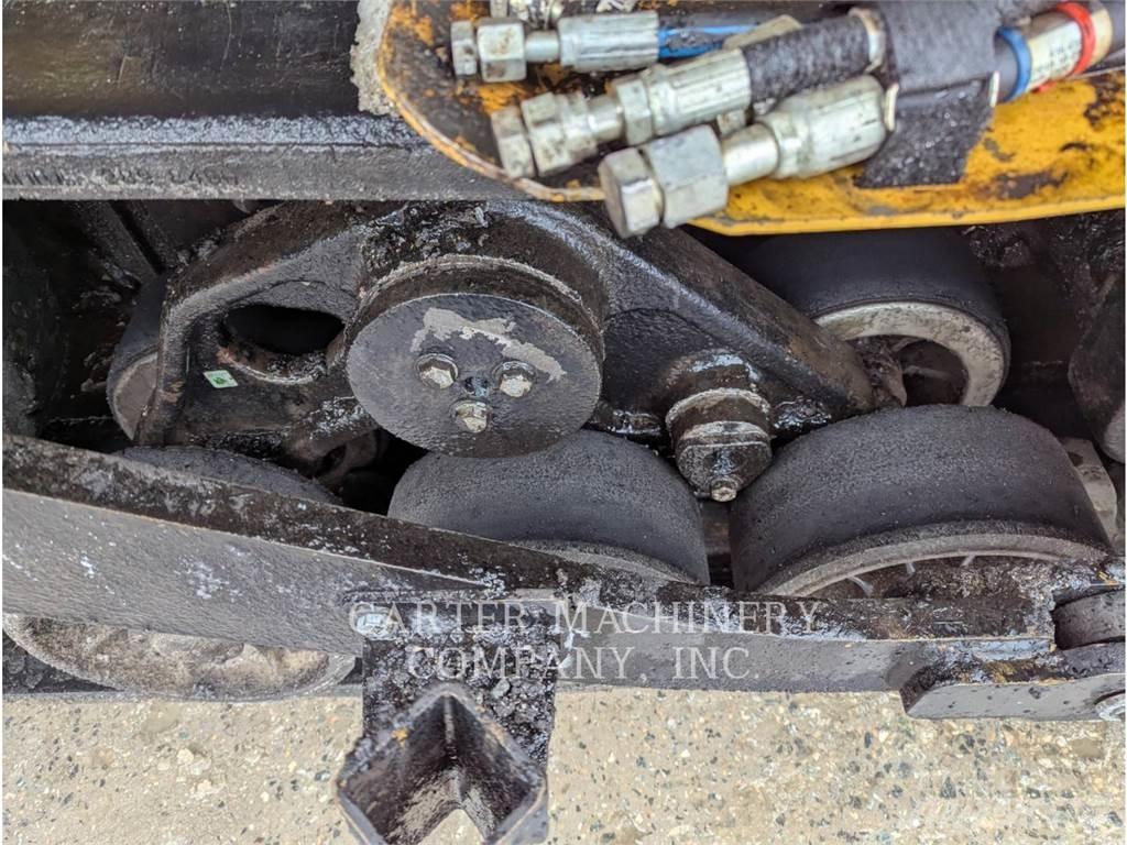 CAT AP1055F Асфальтовкладачі