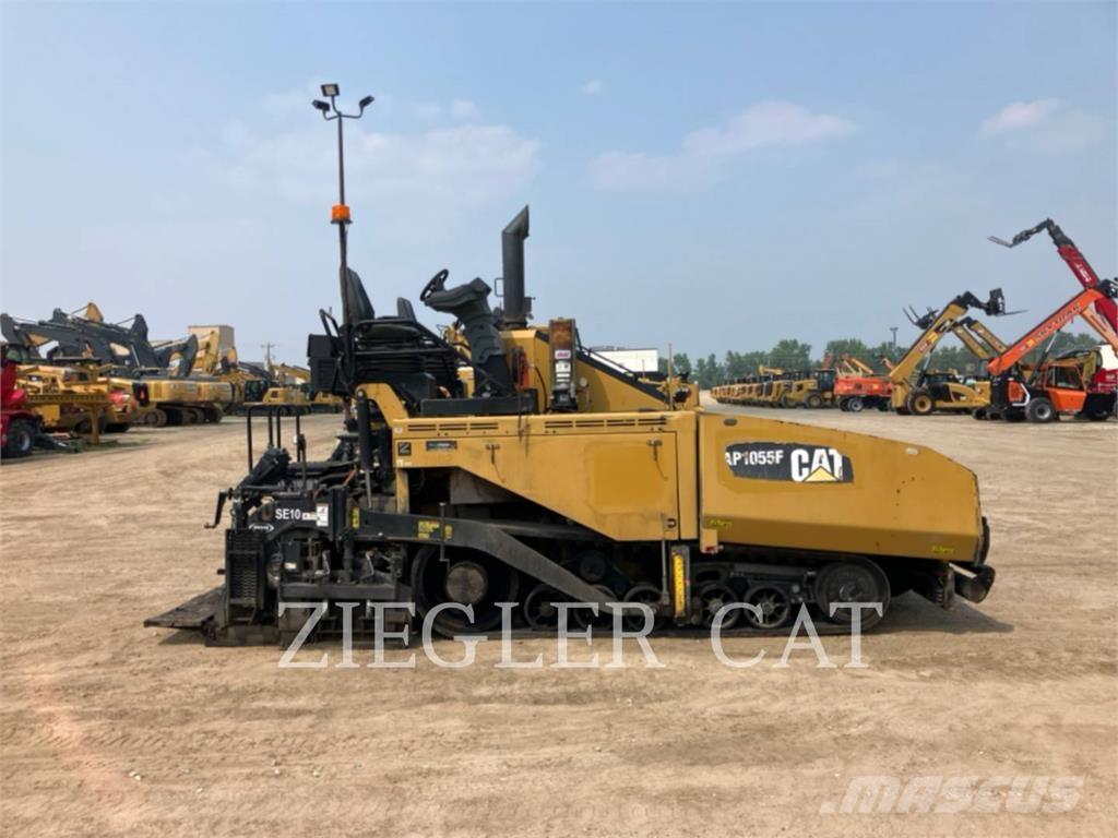 CAT AP1055F Асфальтовкладачі