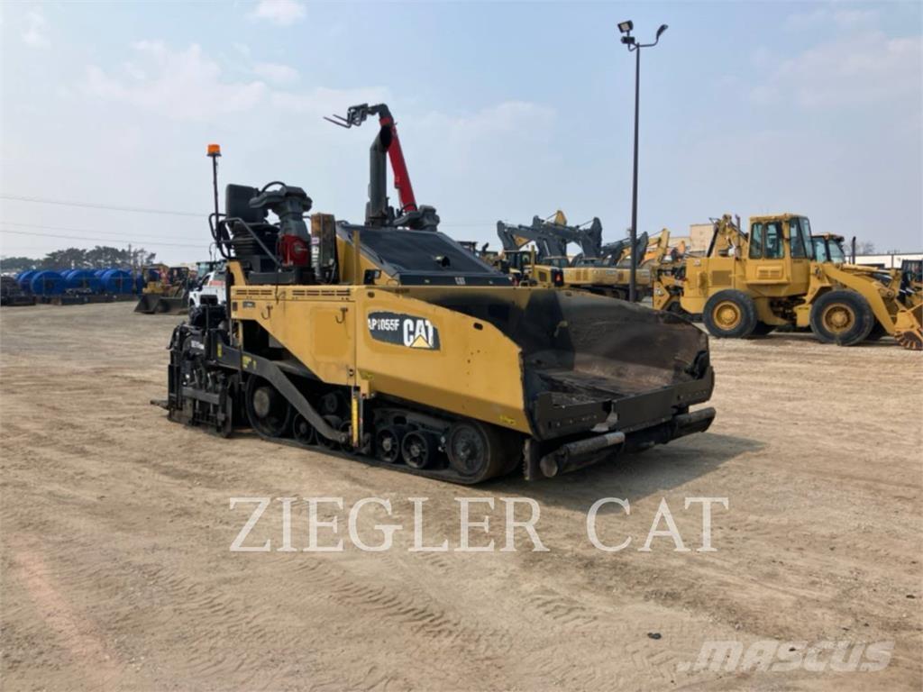 CAT AP1055F Асфальтовкладачі