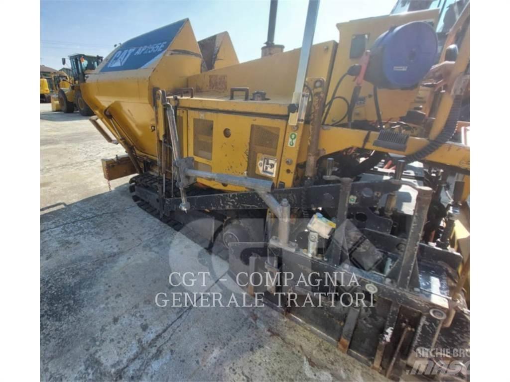 CAT AP255E Асфальтовкладачі