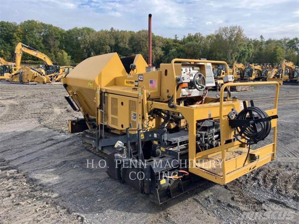 CAT AP255E Асфальтовкладачі