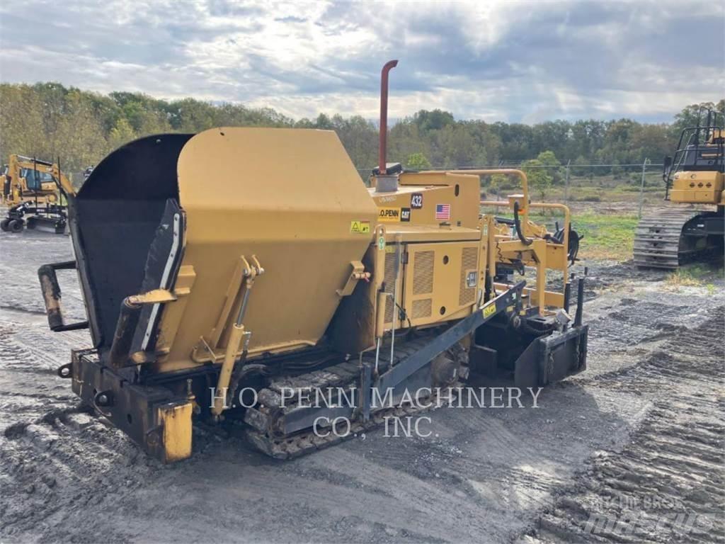 CAT AP255E Асфальтовкладачі