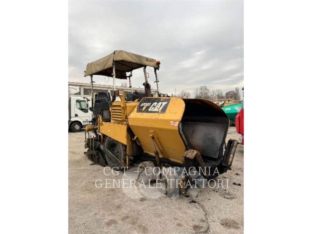 CAT AP300 Асфальтовкладачі