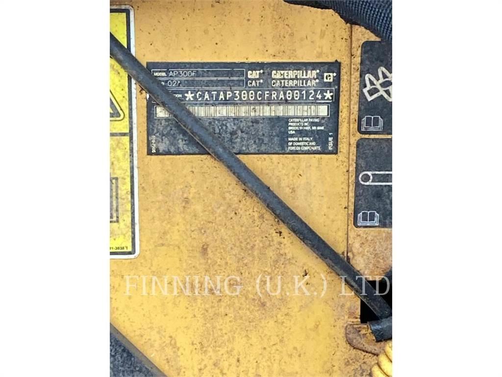 CAT AP300F Асфальтовкладачі