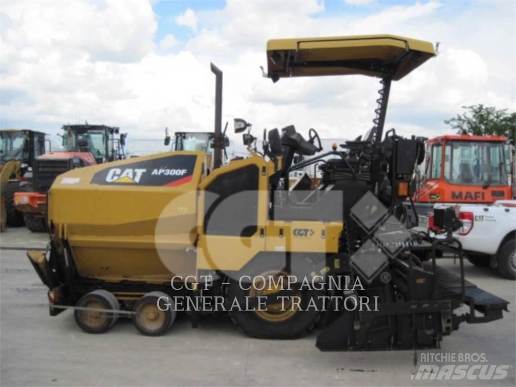 CAT AP300F Асфальтовкладачі