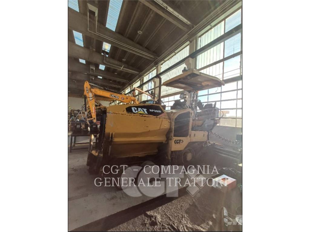 CAT AP300F Асфальтовкладачі