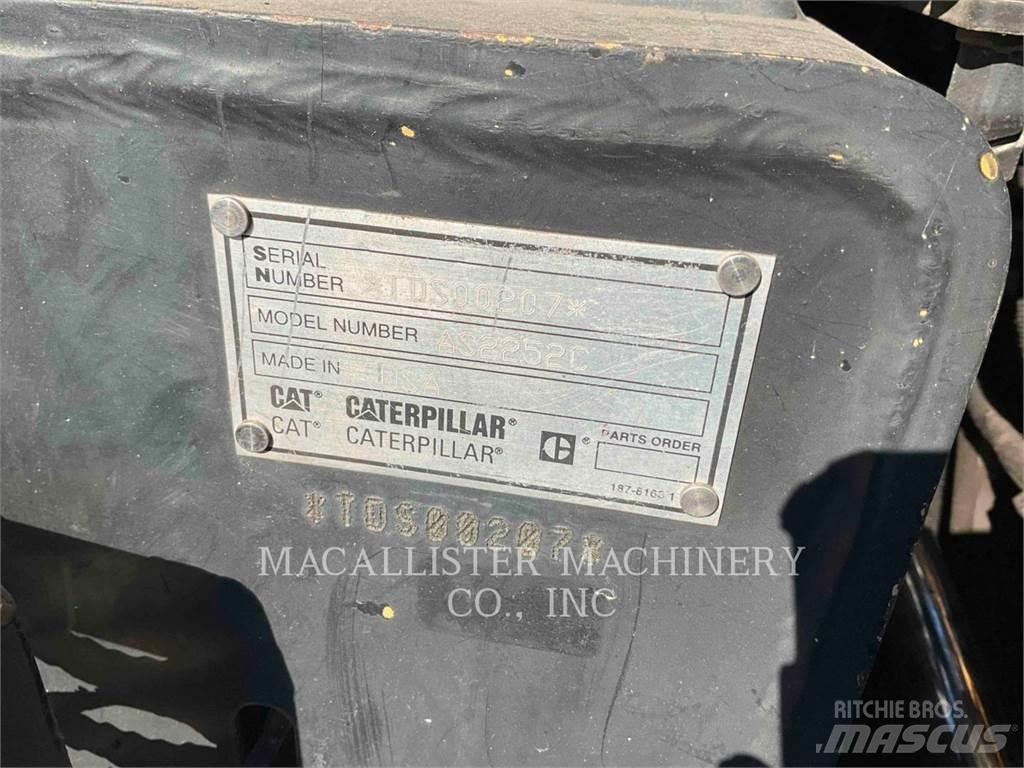 CAT AP500E Асфальтовкладачі