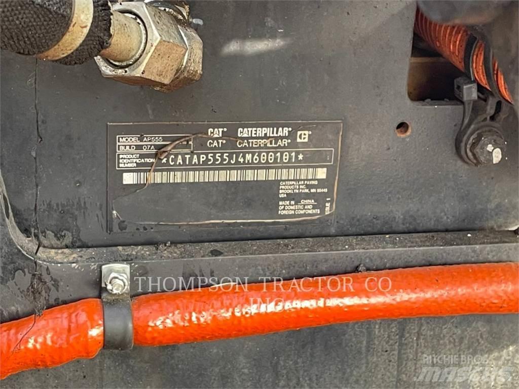 CAT AP555 Асфальтовкладачі