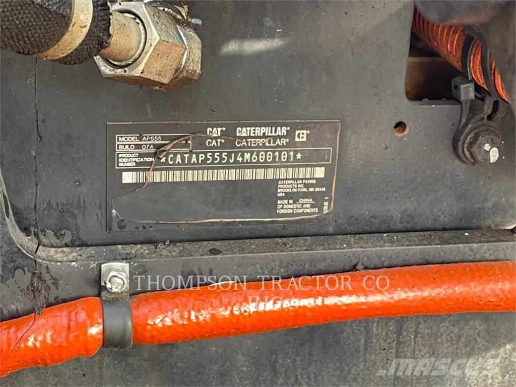 CAT AP555 Асфальтовкладачі