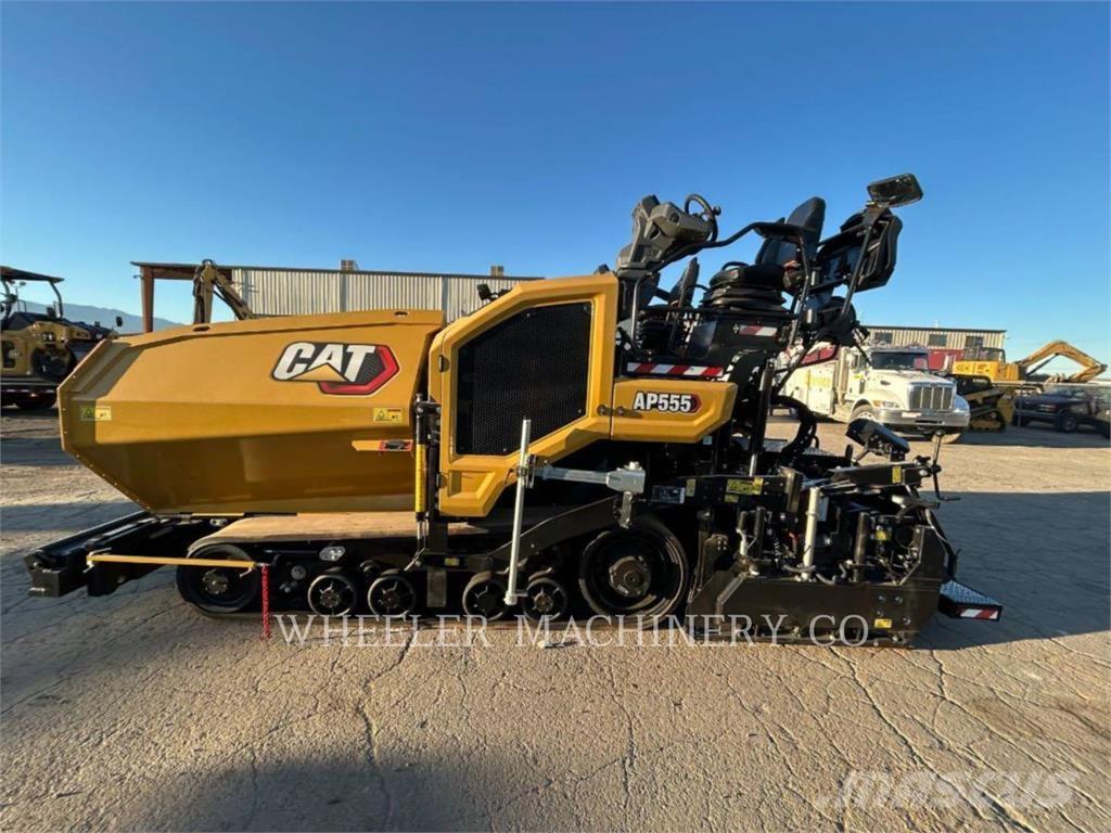 CAT AP555 Асфальтовкладачі