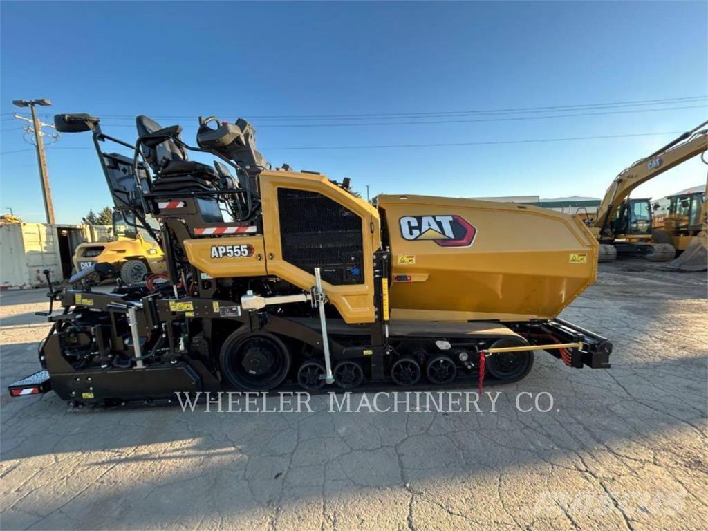 CAT AP555 Асфальтовкладачі