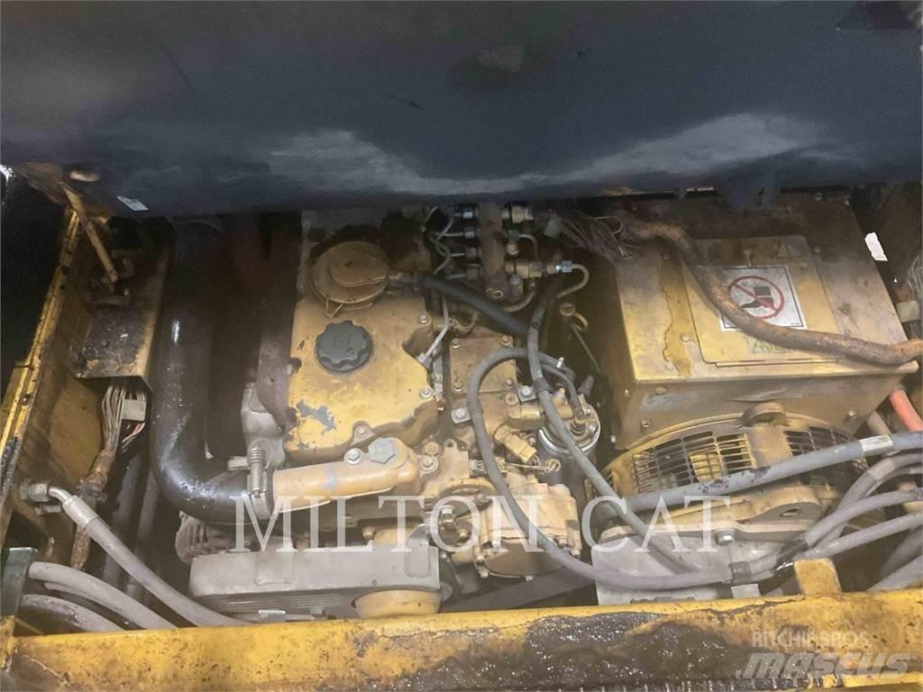 CAT AP555E Асфальтовкладачі