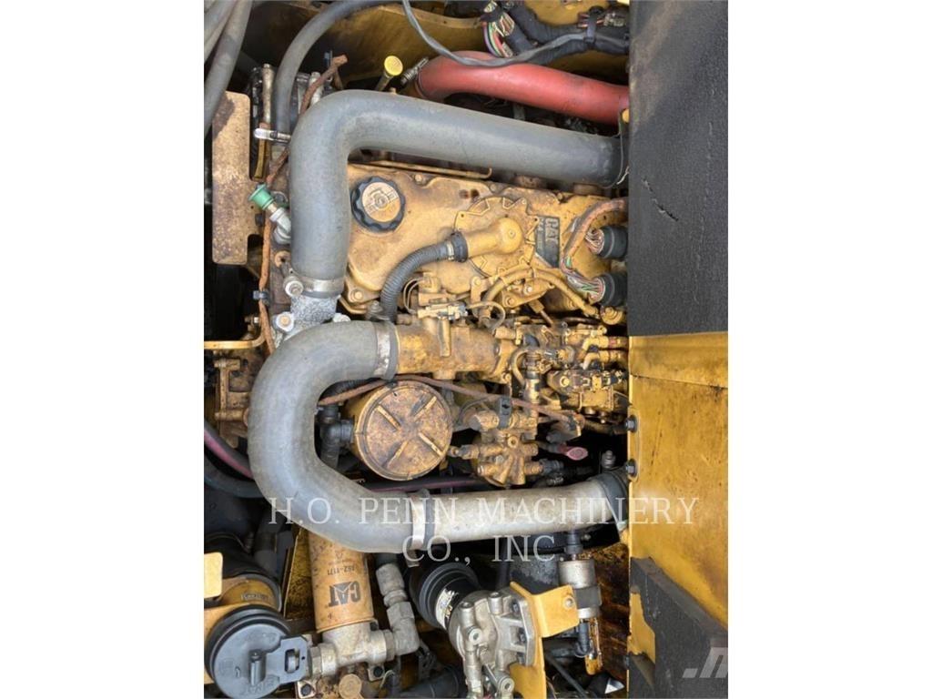CAT AP555F Асфальтовкладачі