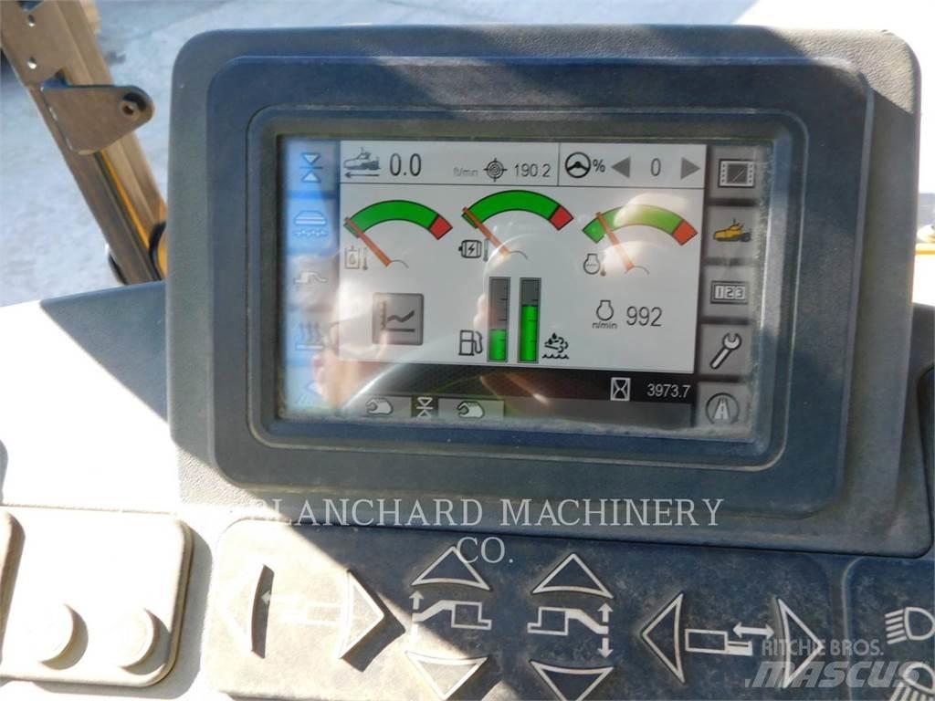 CAT AP555F Асфальтовкладачі