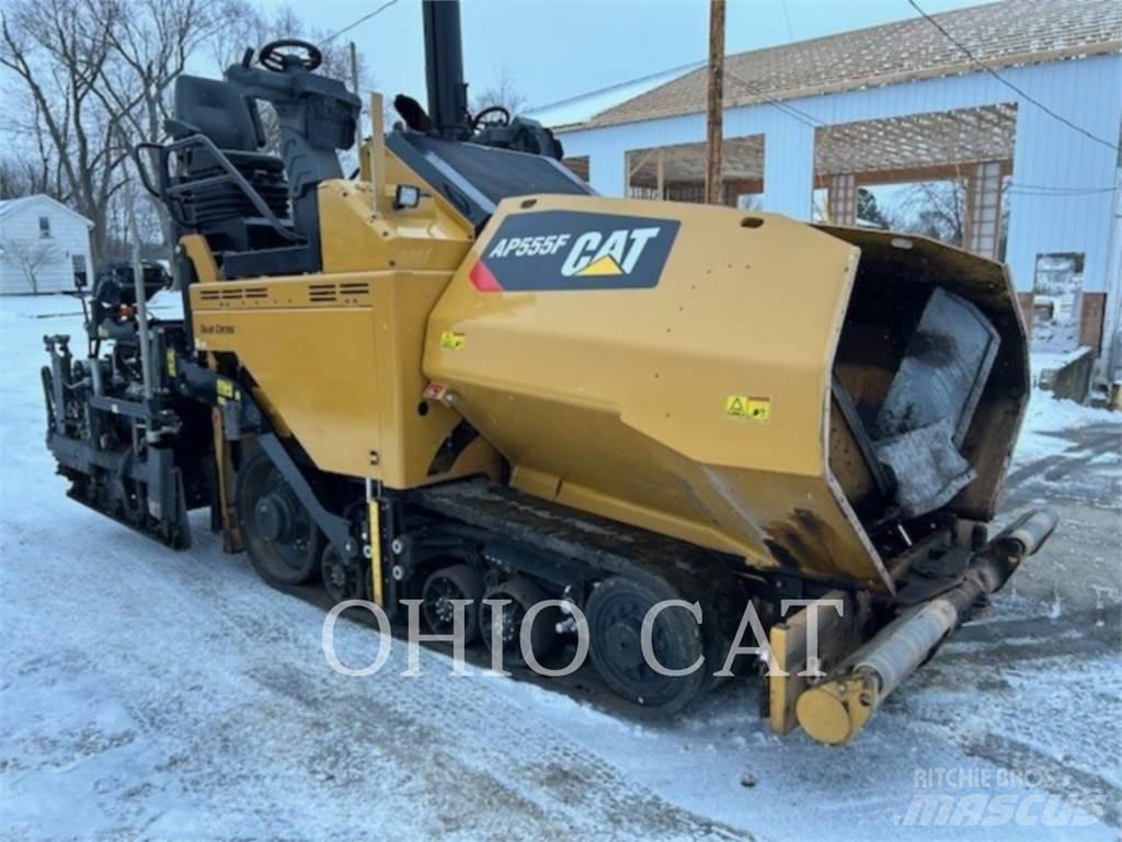 CAT AP555F Автогудронатори