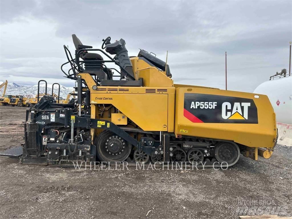 CAT AP555F Асфальтовкладачі