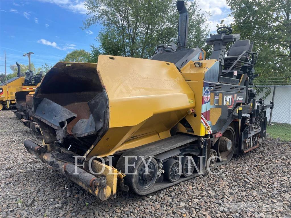 CAT AP555F Асфальтовкладачі
