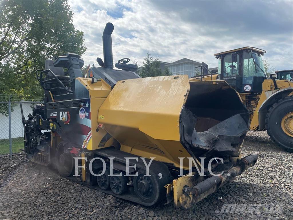 CAT AP555F Асфальтовкладачі