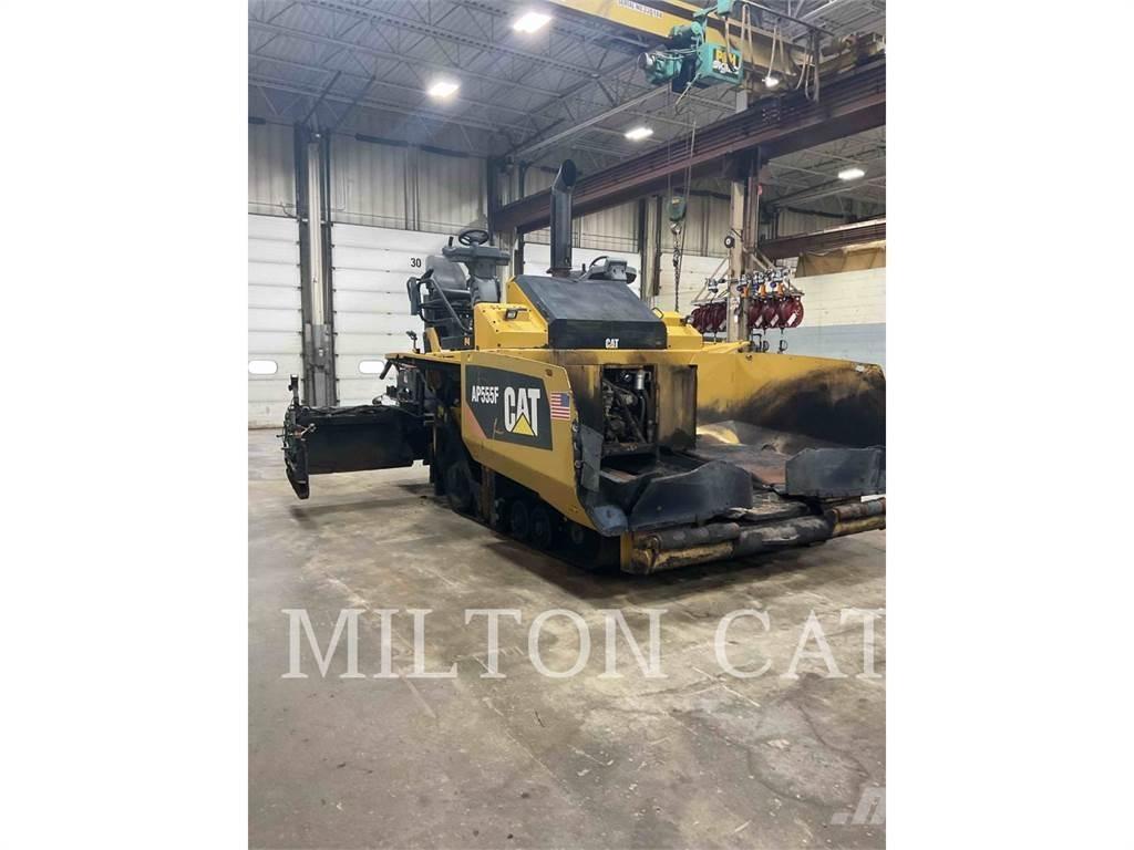 CAT AP555F Асфальтовкладачі