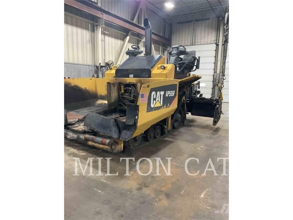 CAT AP555F Асфальтовкладачі