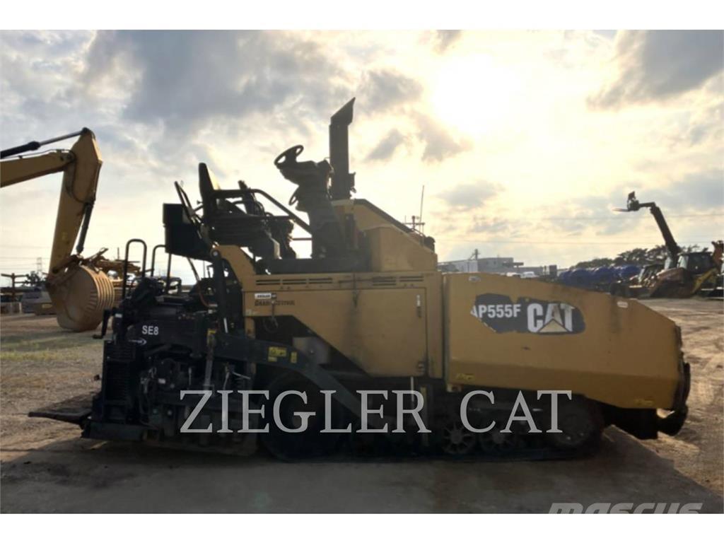 CAT AP555F Асфальтовкладачі