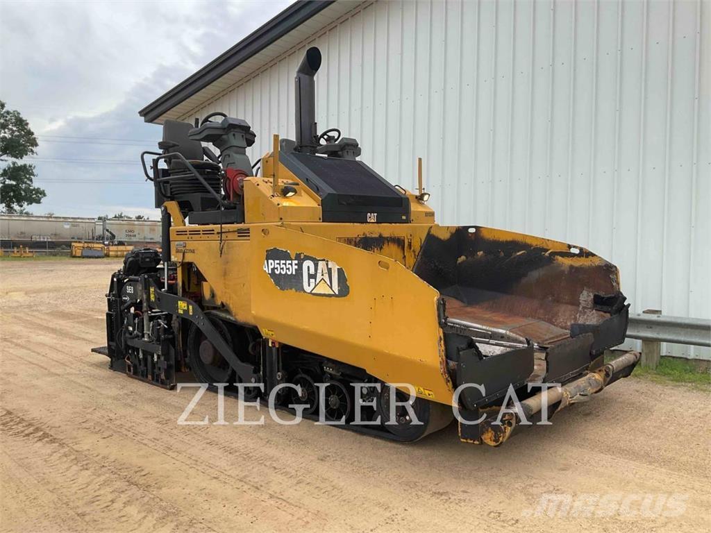 CAT AP555F Асфальтовкладачі
