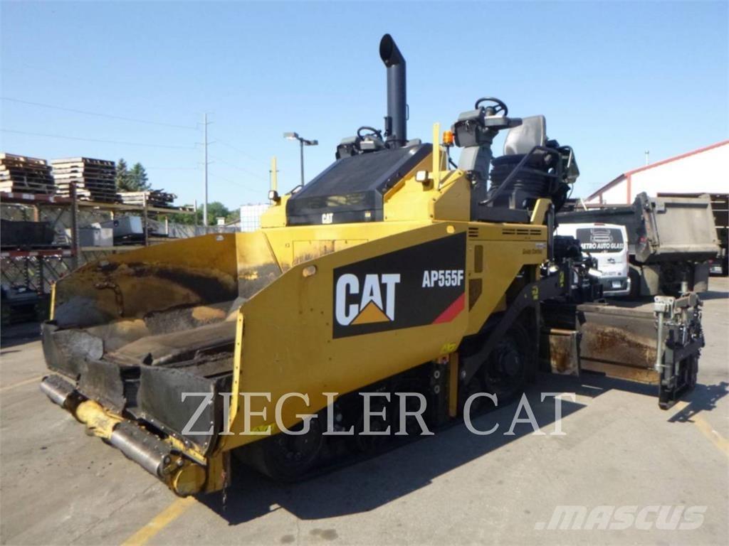 CAT AP555F Асфальтовкладачі