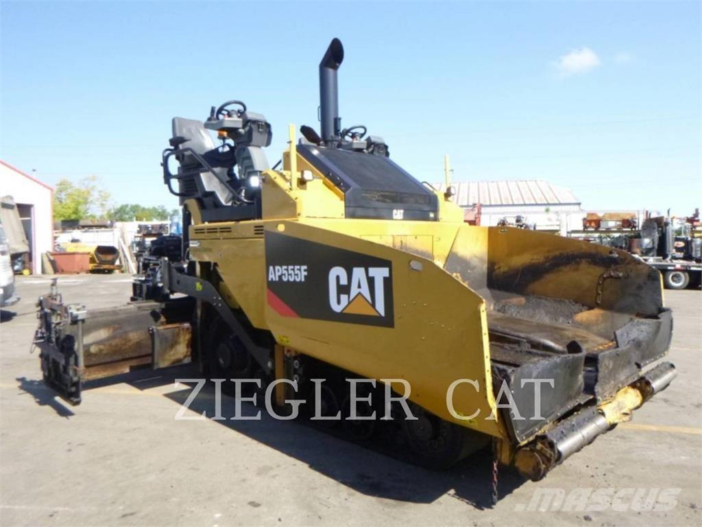 CAT AP555F Асфальтовкладачі