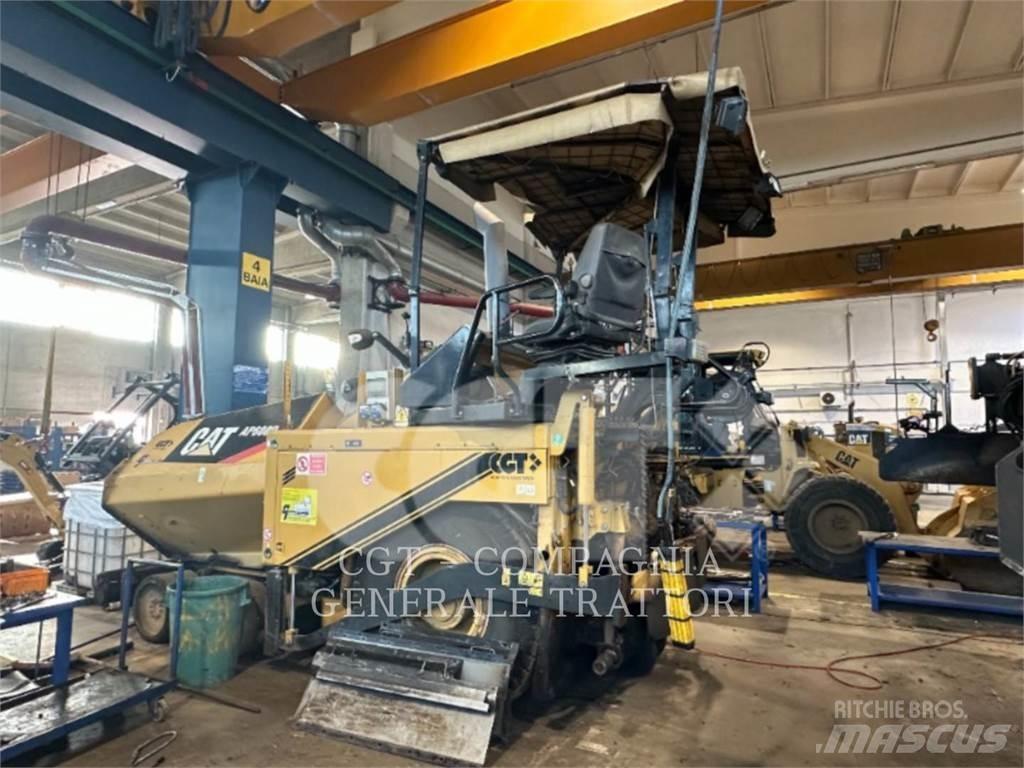 CAT AP600D Асфальтовкладачі
