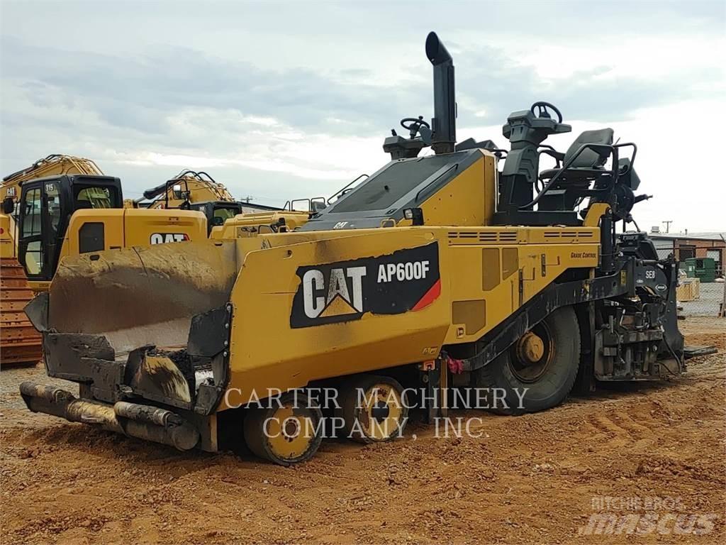 CAT AP600F Асфальтовкладачі