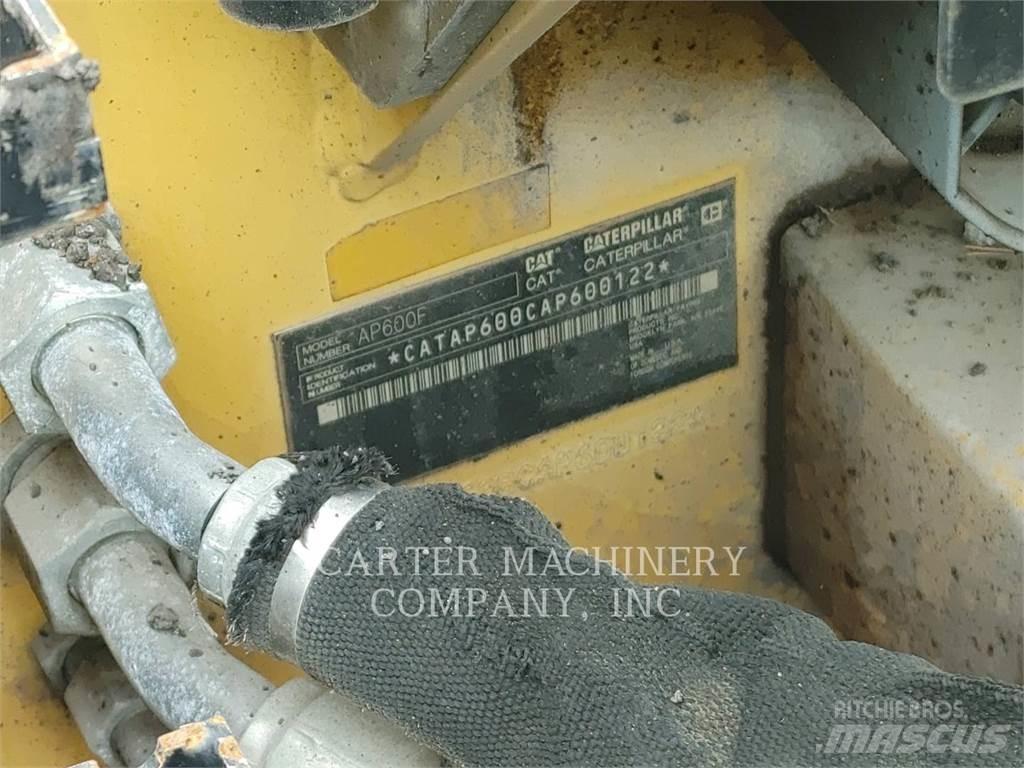 CAT AP600F Асфальтовкладачі