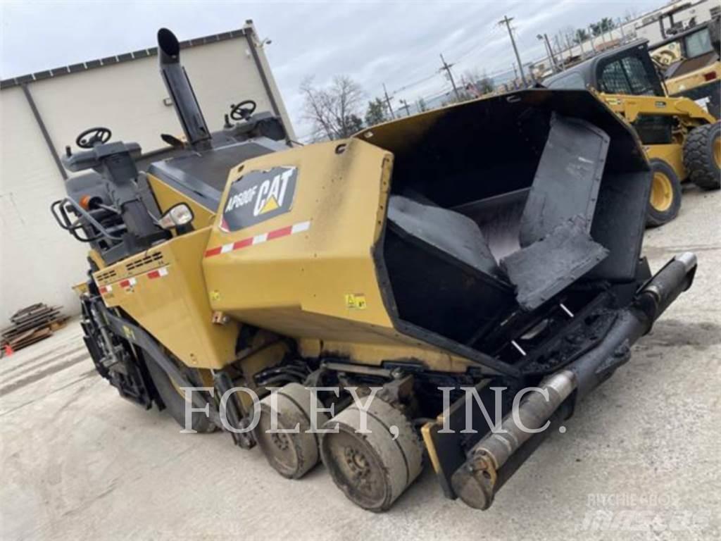 CAT AP600F Асфальтовкладачі