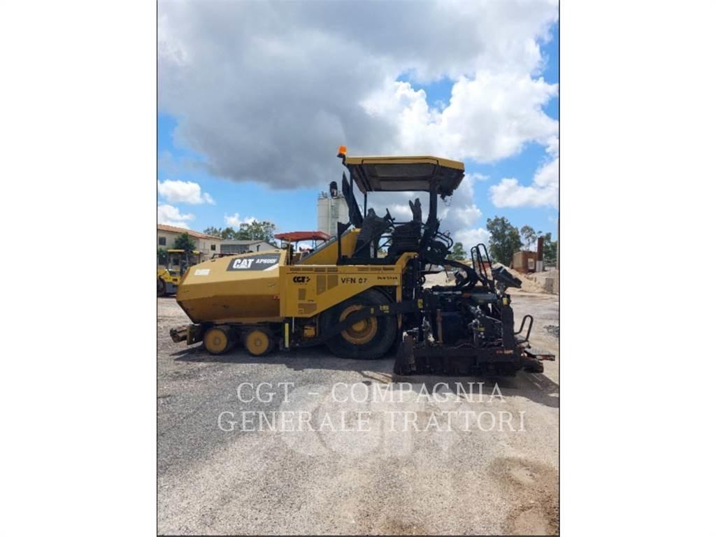 CAT AP600F Асфальтовкладачі
