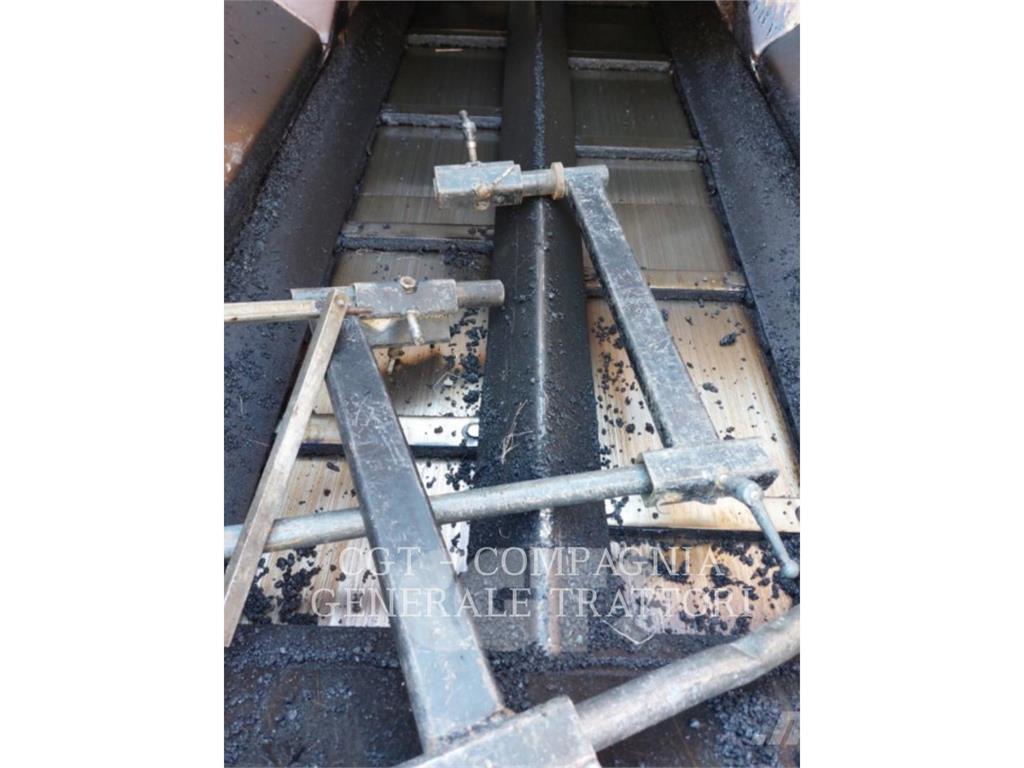 CAT AP600F Асфальтовкладачі